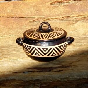 Panela com Tampa Tukano nº 01 - 24 x 19 x 18 cm