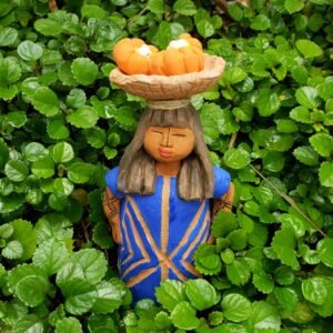 Mulher Indígena Bugra com Frutas M51 - 22 x 10 cm